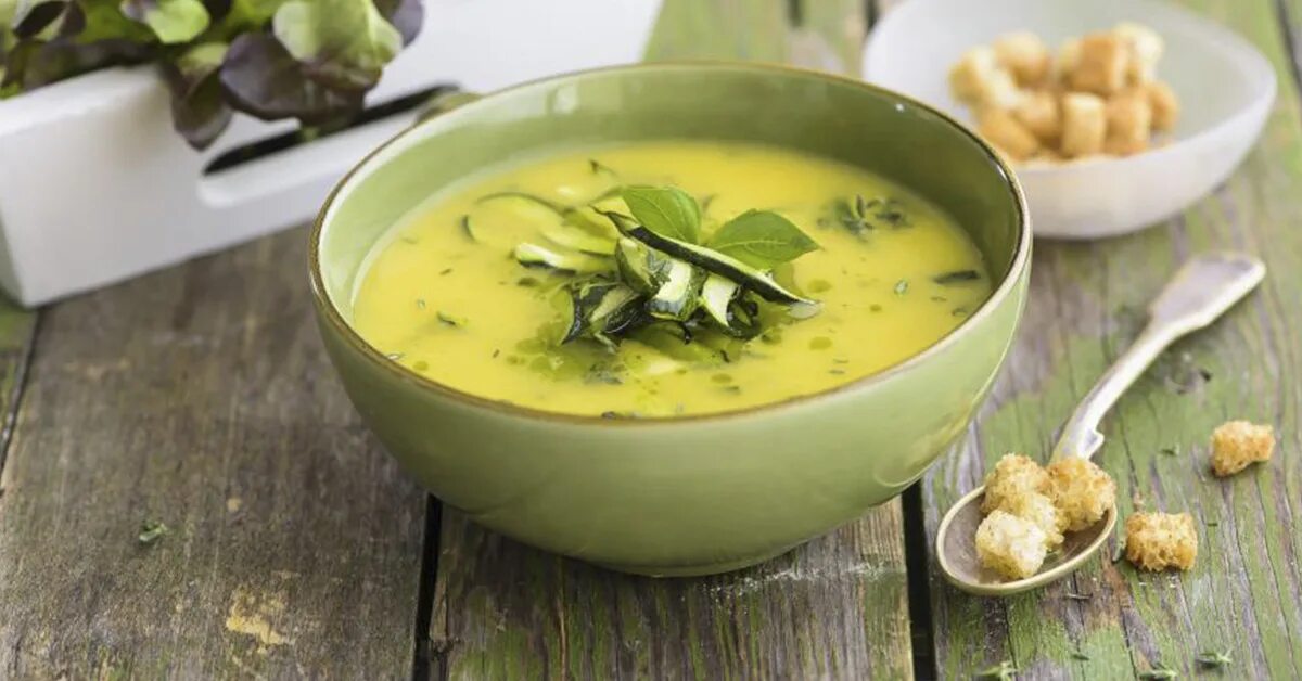 Суп из цукини. Кабачковый суп пюре. Суп пюре из кабачка. Суп картофельный с кабачками. Суп из цукини.