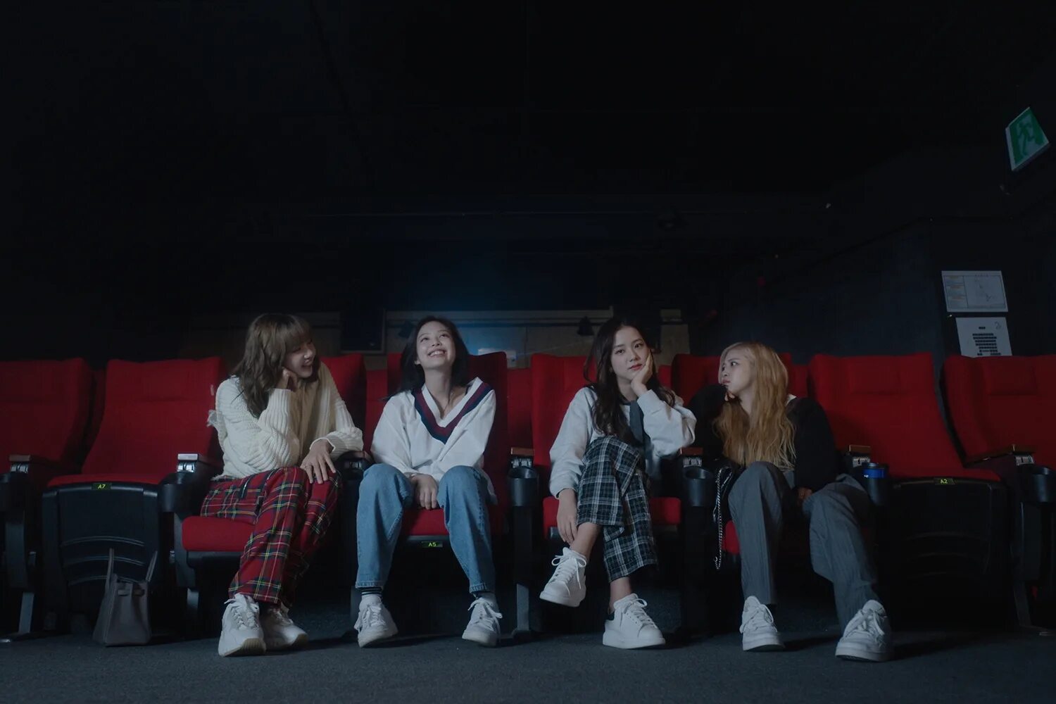 блэк пинк зажги небо. блэк пинк озаряя небо. Blackpink: зажги небо. зажги небо. Blackpink: озаряя небо blackpink: light up the sky, 2020.