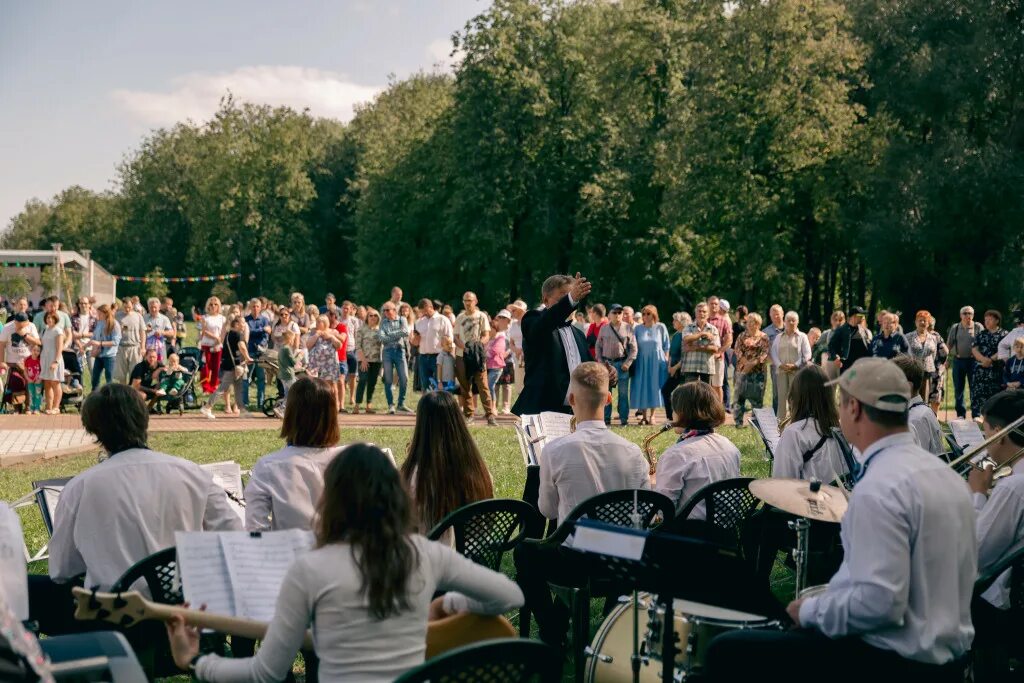 День рождения парка отметили. День рождения в парке. Парк пятидесятилетия. День рождения в парке Победы. День рождения в парке фото.