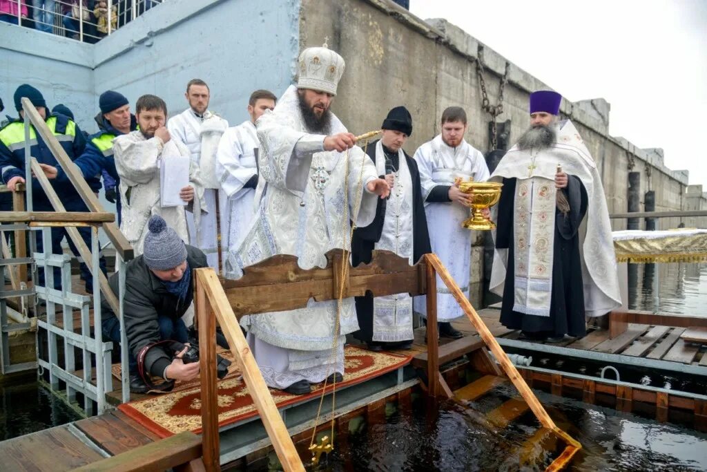 Книги для клироса. Престол в храме. Водосвятный молебен для клироса. Панихида молитвы текст. Панихида обложка.