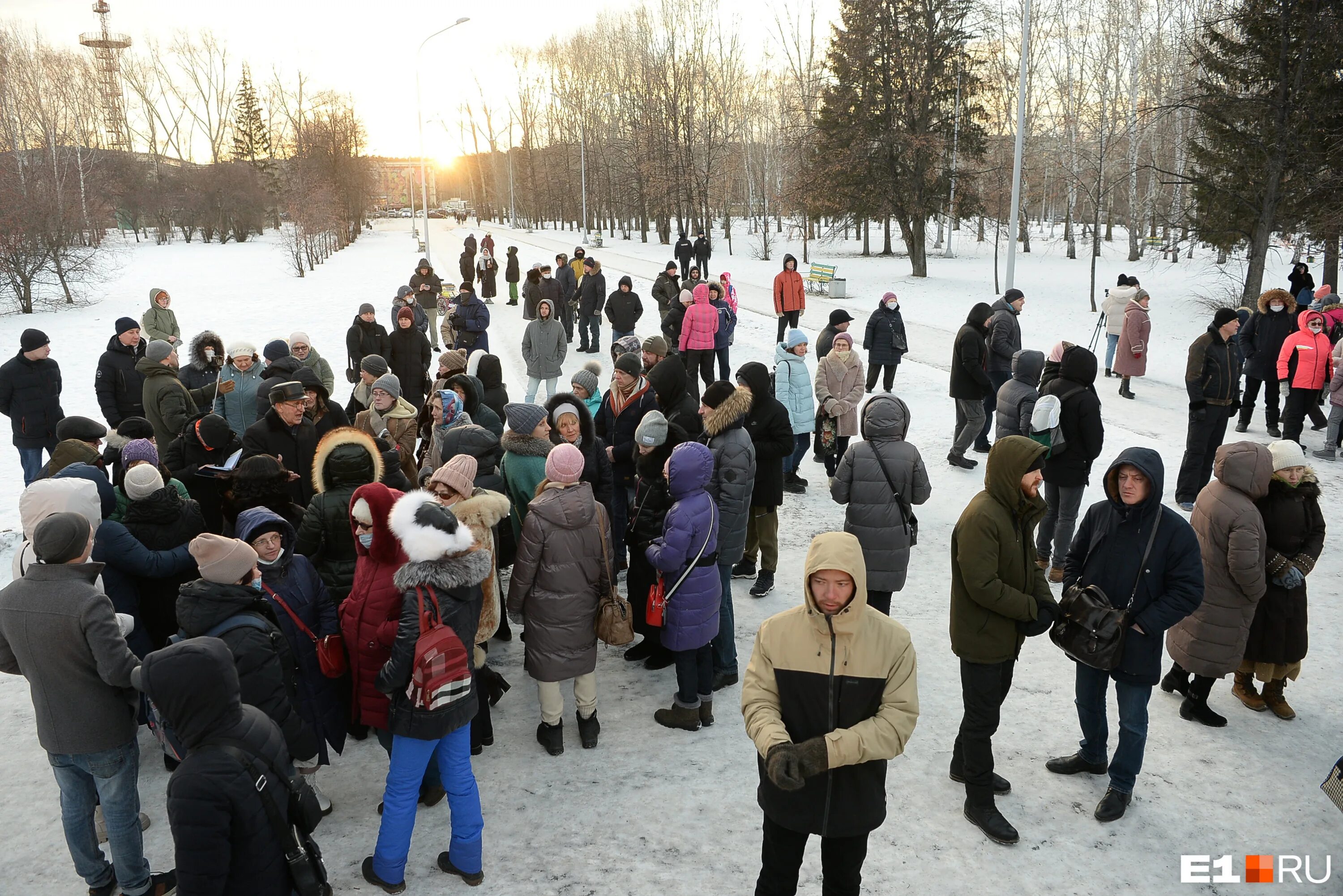 Екатеринбург люди. Протесты в Екатеринбурге 2021. Митинг в Екатеринбурге студентов апрель 1998. Митинг Белоярский.