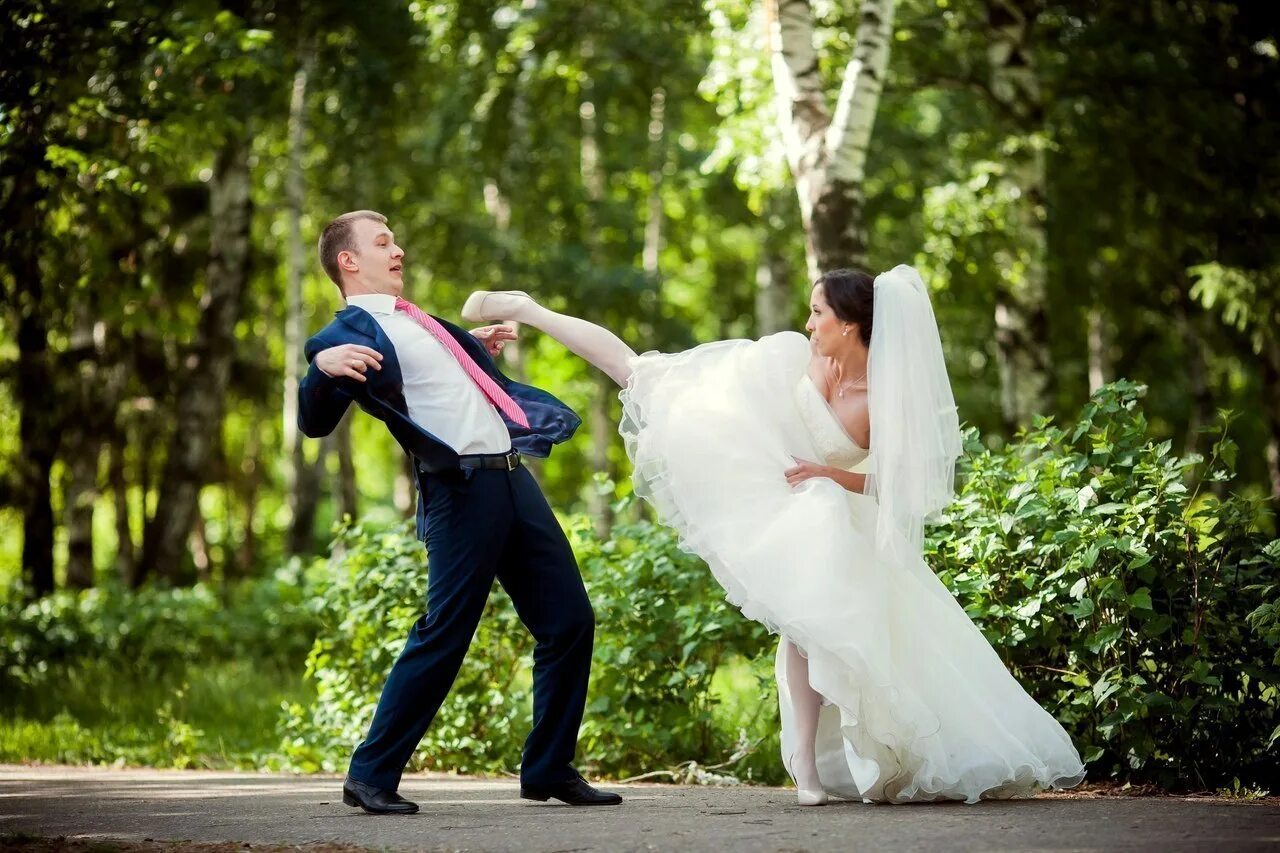 жених элизабет. жених убегает. невеста бежит. сбежавший жених. жених убегает.