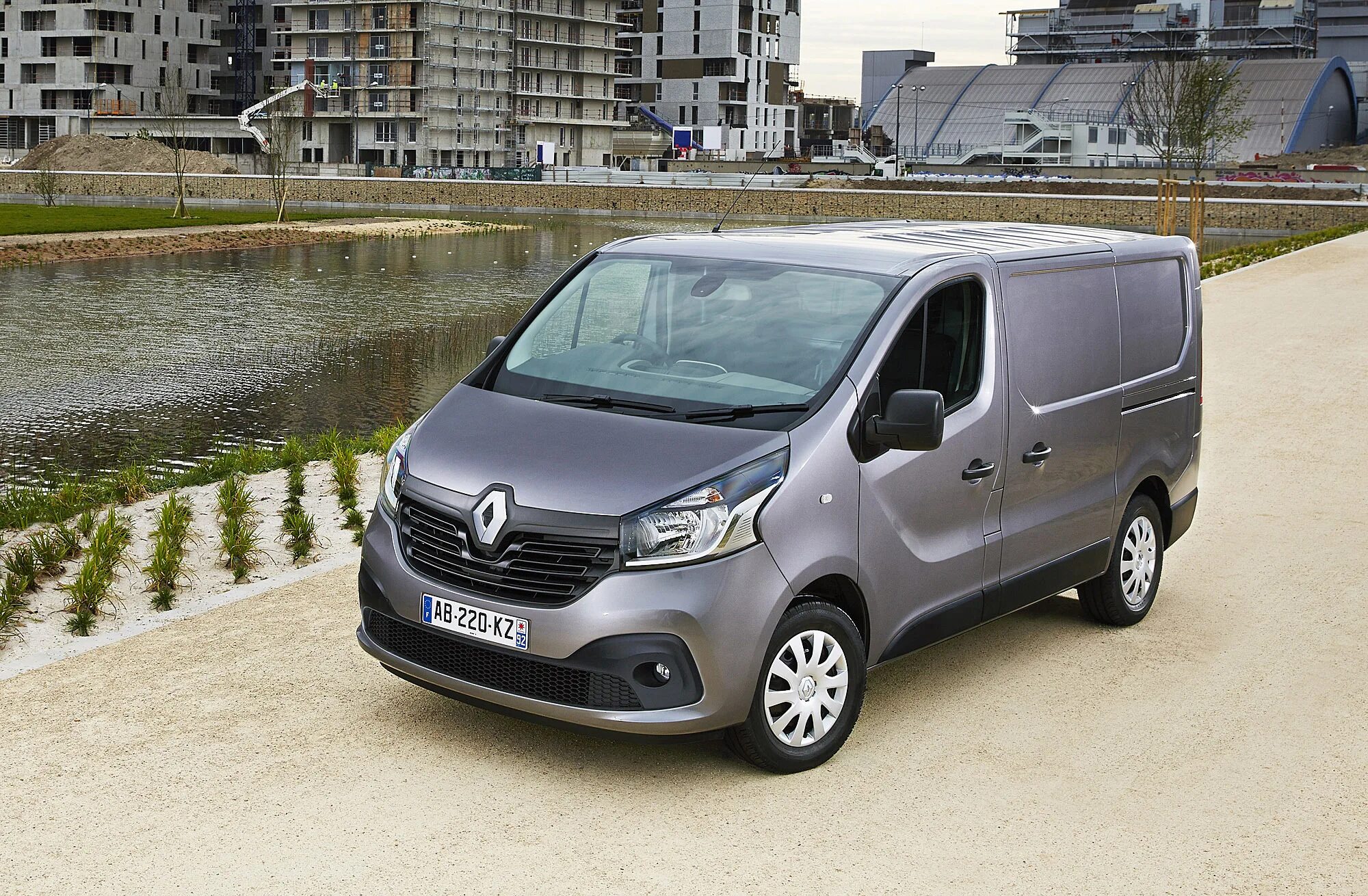 Opel vivaro купить. Рено трафик 2017. Renault Trafic новый. Опель Виваро пассажирский. Рено трафик 2023.