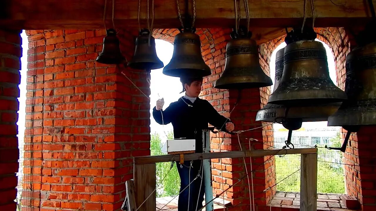 Звон на богослужение. Трезвон. Благовещение праздник-звон колоколов. Трезвон красный средний. Колокольный звон храм всех скорбящих радость.