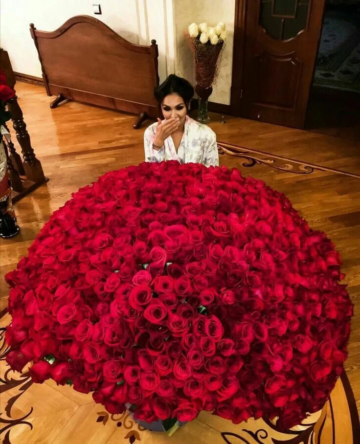 Pin by Ольга Бушуева on букеты Luxury flowers, Bunch of red roses, Beauty