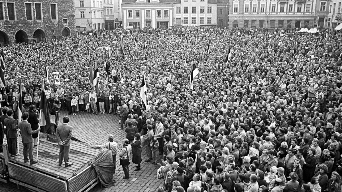 Митинг в Эстонии 1989. Провозглашение независимости Литвы СССР. Митинг в СССР 1989. Независимость Латвии 1990.