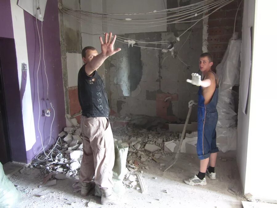Демонтаж перепланировка. Перепланировка в старом доме фото. Демонтаж домов квартир. Перепланировка демонтаж. Демонтаж отделки в квартире.