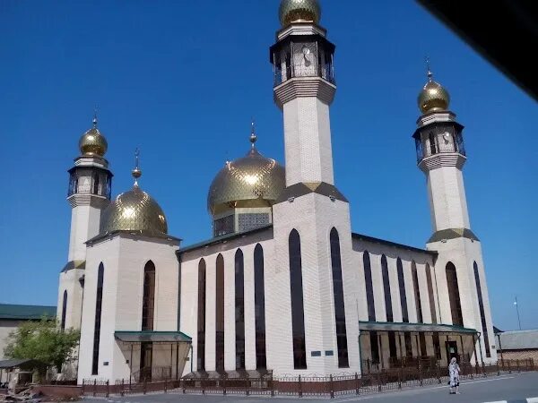 Центральная мечеть Назрань. Центральная мечеть Назрань Гамурзиевская. Соборная мечеть Гамурзиево. Центральная мечеть Ингушетии. Ул центральная назрань