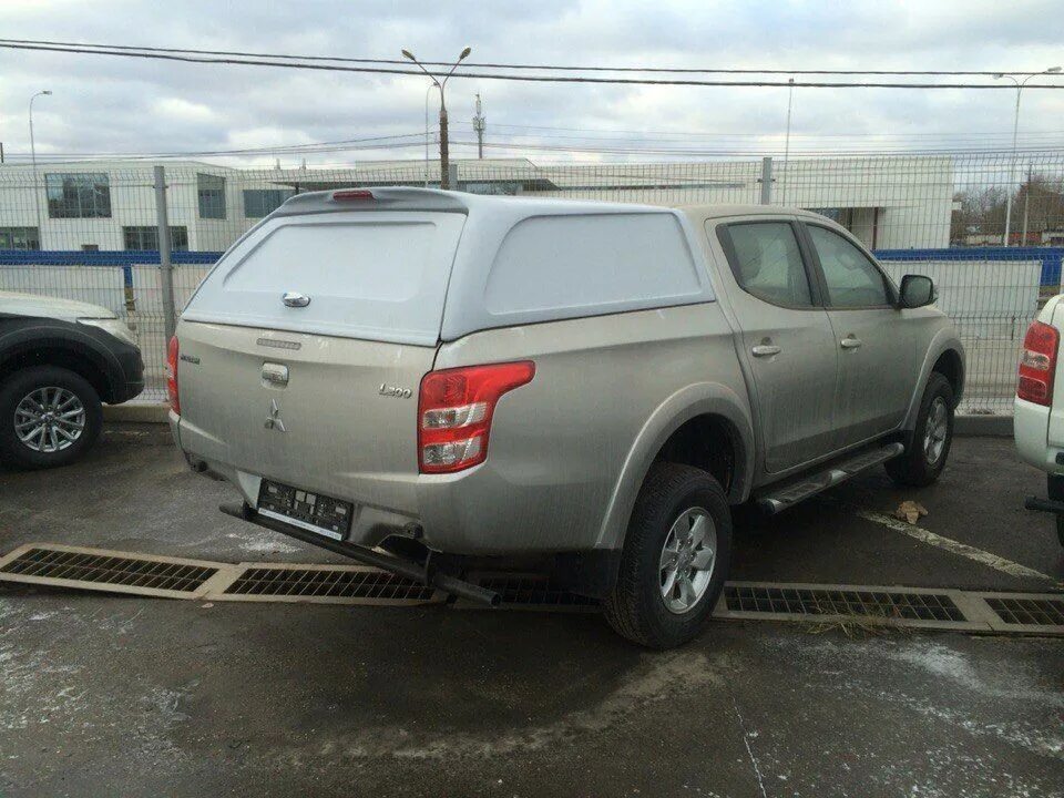 Купить кунг митсубиси. Митсубиси l200 с кунгом. Mitsubishi l200 кунг. Кунг для Мицубиси л200. Mitsubishi l200 2015 кунг.