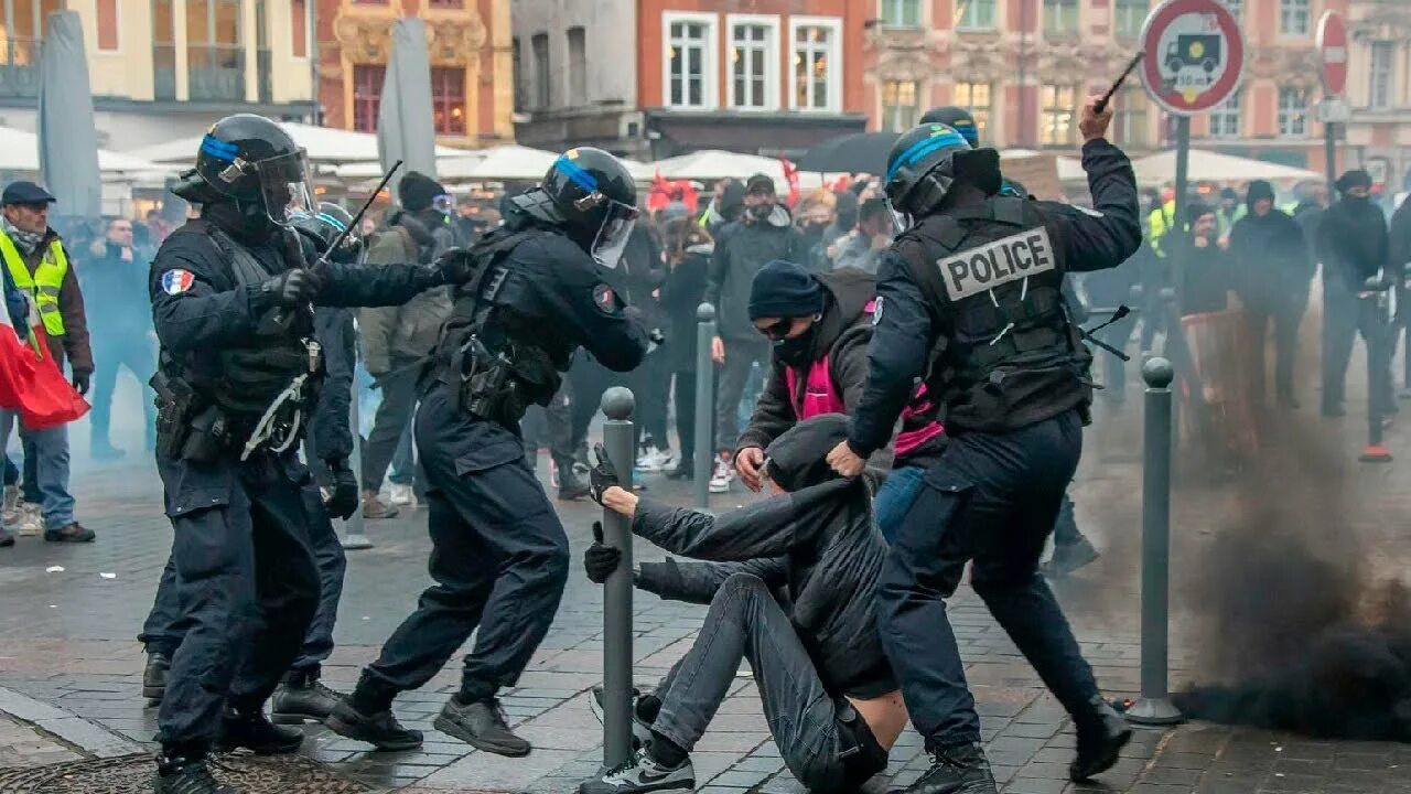 Митинги во Франции 2022. Митинги во Франции 2020. Протесты во Франции полиция.