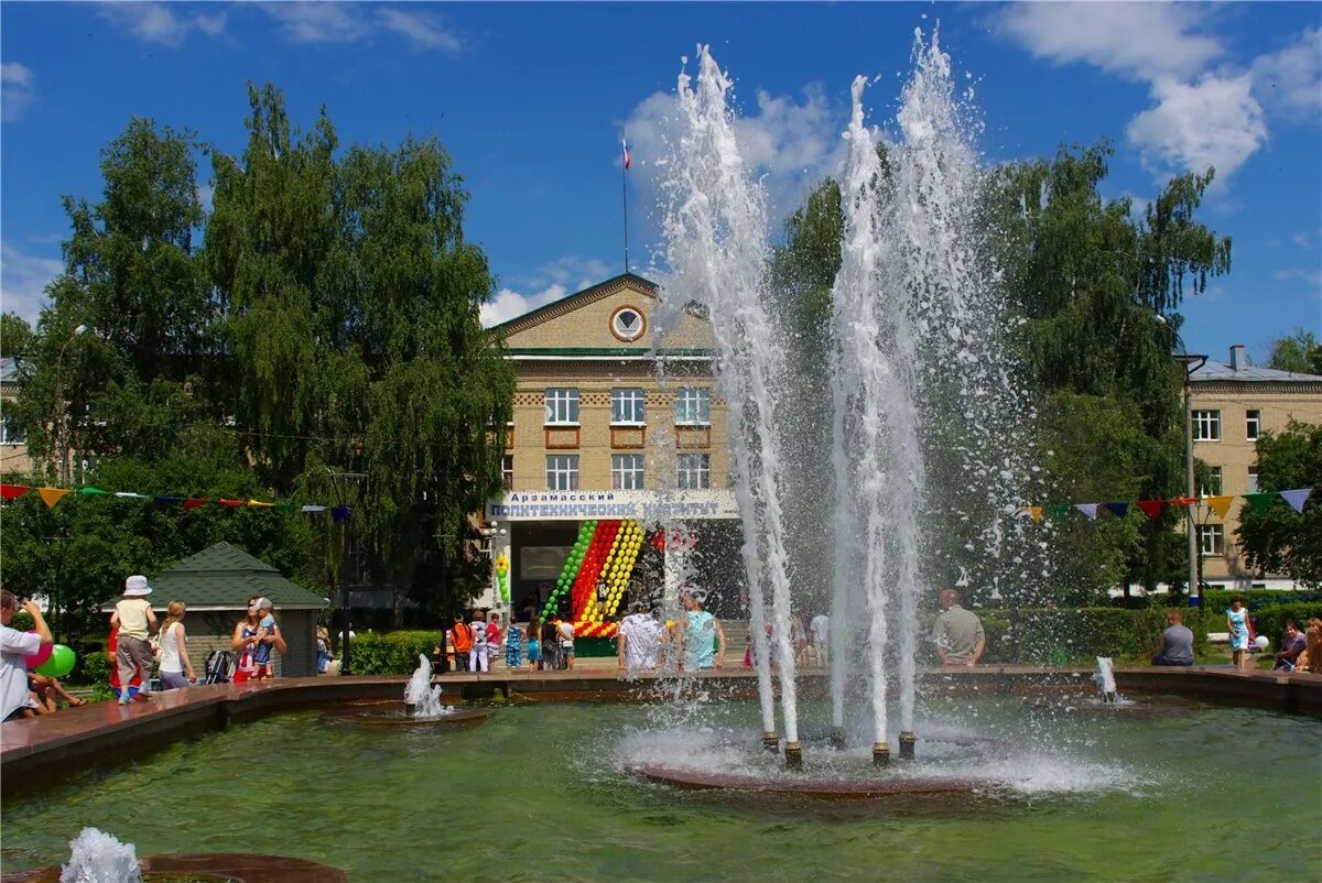 1 мая арзамас. Арзамас фонтан. Фонтан города Арзамаса. Арзамас фонтан Калинина. Фонтан в Арзамасе новый.