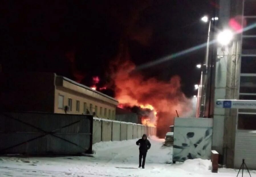 Пожар в кировском районе новосибирска декабрь. Пожар в кировском районе новосибирска сегодня. Шерегеш пожар. Пожар в декабре 1996. Пожар в новосибирске сегодня.