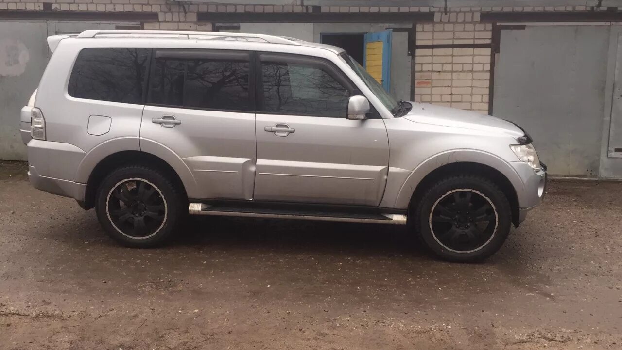 Купить диски на паджеро 4. Mitsubishi Pajero 4 r20. Колеса на Mitsubishi Pajero r18. Mitsubishi Pajero 4 диски. Mitsubishi Pajero 3 r20.