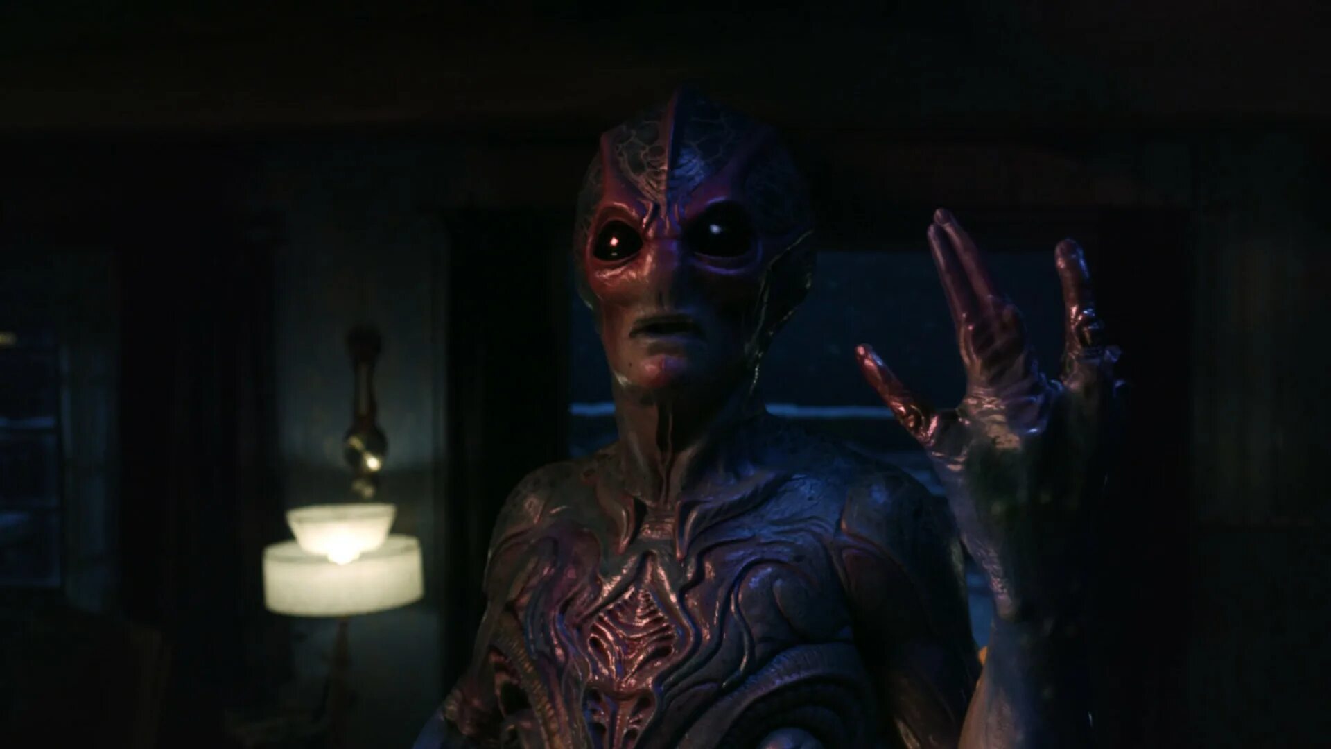 Resident alien 2021. Засланец из космоса сериал 2020. Алан тьюдик. Сериал пришелец засланец. Засланец из космоса сериал 2021.