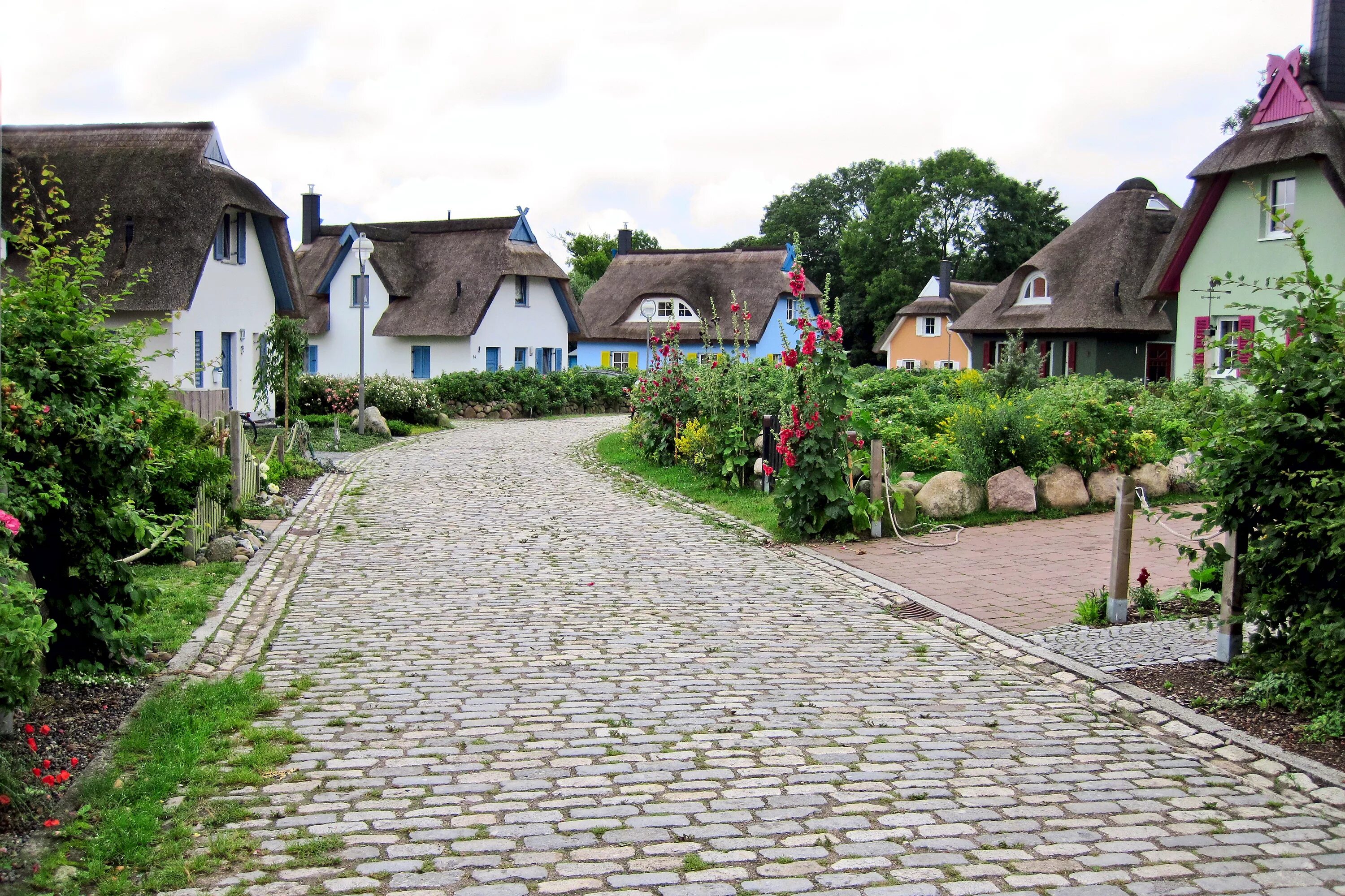 Деревня Розмари в Германии. Пригород Германии. Бавария Германия частный сектор пригород. Пригород Германии лазенбольд.