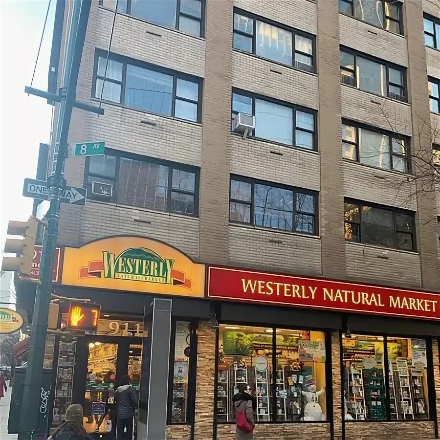 Hell's Kitchen Market New York. Hell's Kitchen Market in New York. Nabroz supermarket New York b. Natural market