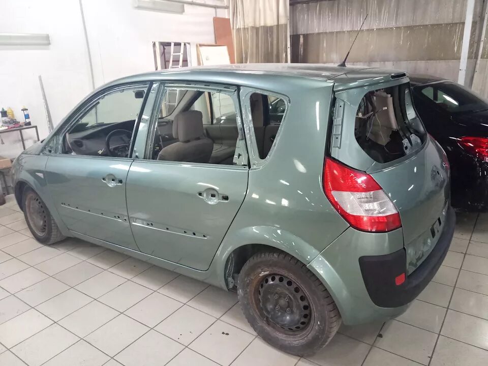 Краски renault. Краска d69 Renault. Краска для Рено Сценик 2 серая. D69 краска Рено. Покраска Рено Сценик 2.