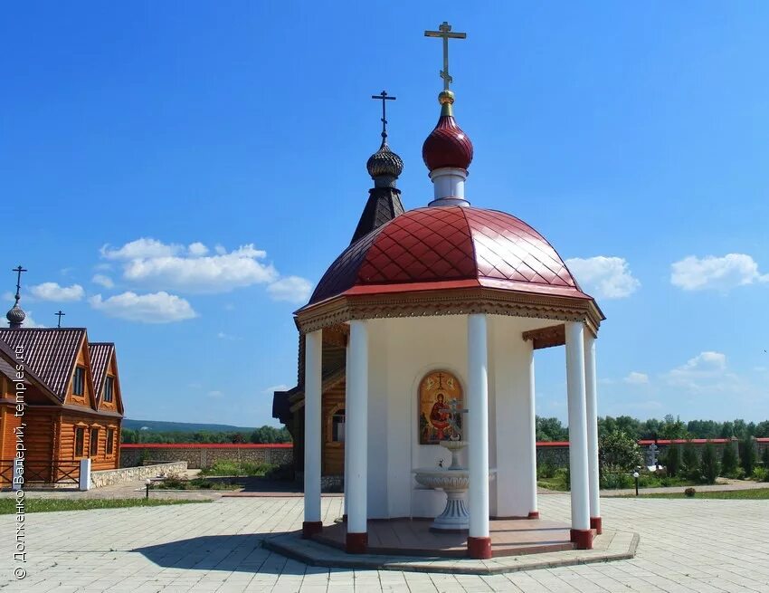 Любань. Водосвятная часовня. Водосвятная часовня сочи михаила архангела. Водосвятная часовня. Часовня в северо восточной части шадринск.