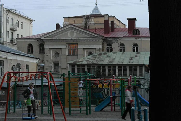 дворик с детской площадкой. м-97 апартаменты санкт петербург м97 официальный сайт. детский сад в яковлевском. детский переулок дом 3. переулок детский 13.