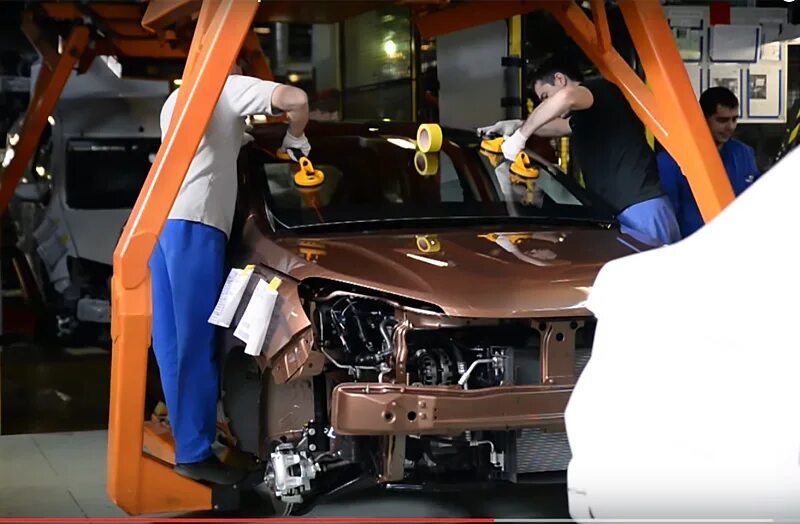 Работницы автоваз. Продукция и услуги автоваза. Автоваз тольятти. Автоваз конвейер. Продукция и услуги автоваза.