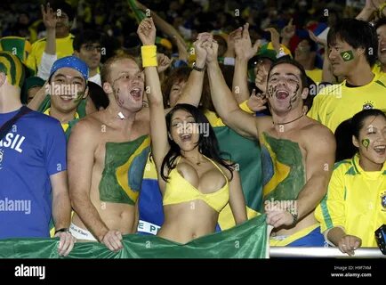 World Cup Korea/Japan England football fans watch their team lose 2-1 to Br...