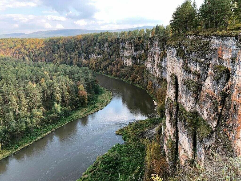 Сплав сатка. Река ая глубина. Атлас река ай башкирия. Река ай сплав. Отвесные скалы на реке ай.