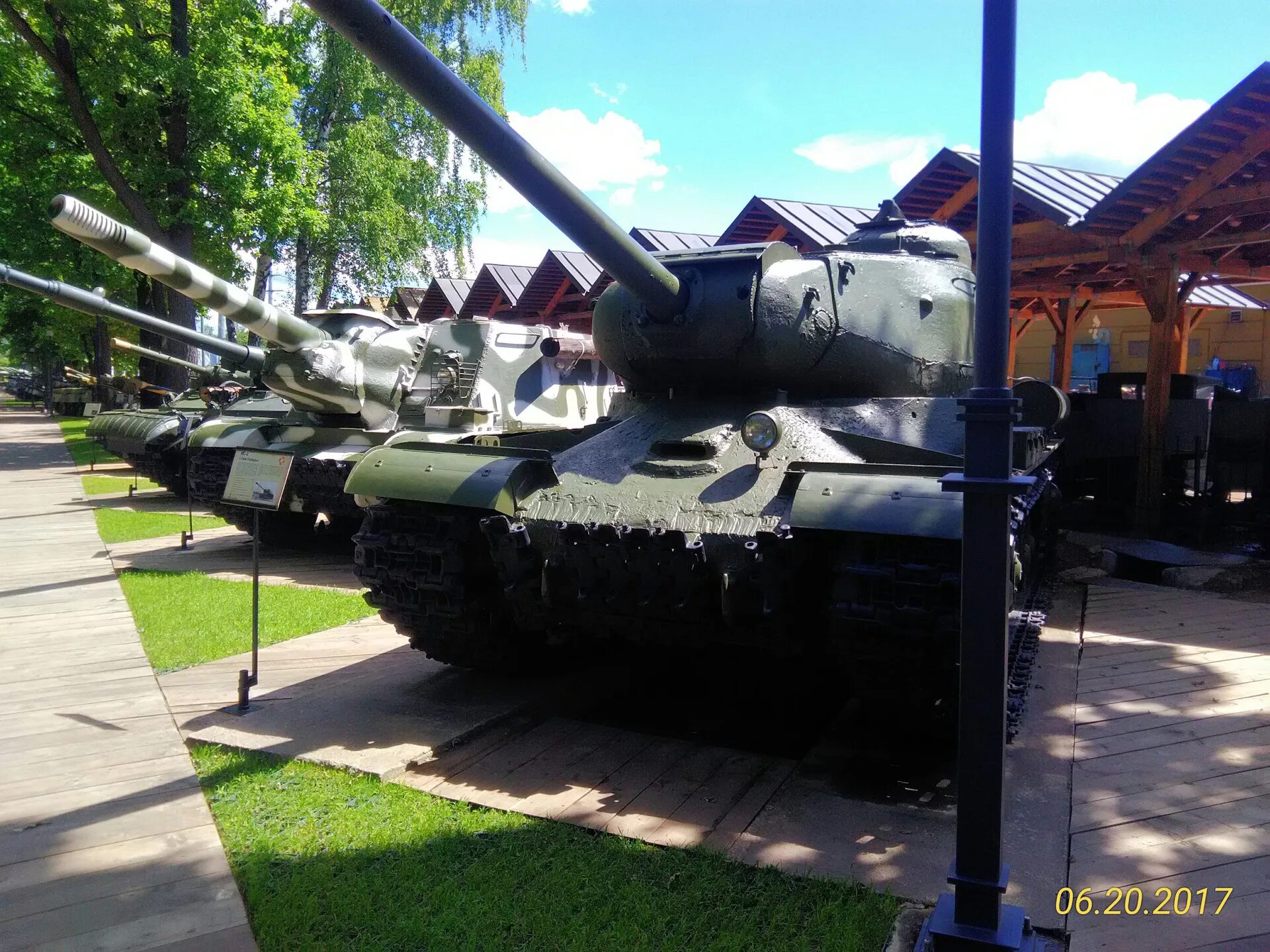 Военные музеи московской области. Музей военной техники Ильинское шоссе. Военный музей на Ильинском шоссе. Музей техники Ильинское. Музей военной техники на новой Риге.