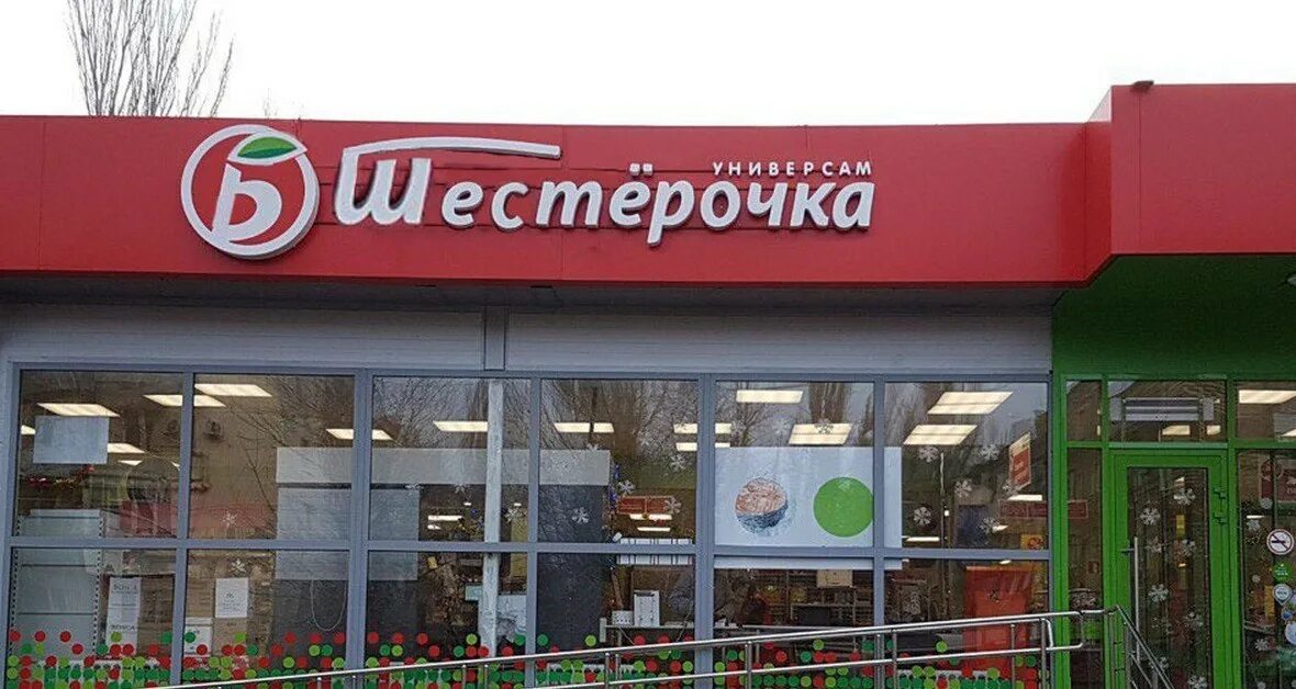 Магнит и пятерочка. Улицы возле магазинов фото. Пятерочка москва. Рядом есть пятерочка. Магнит и пятерочка.