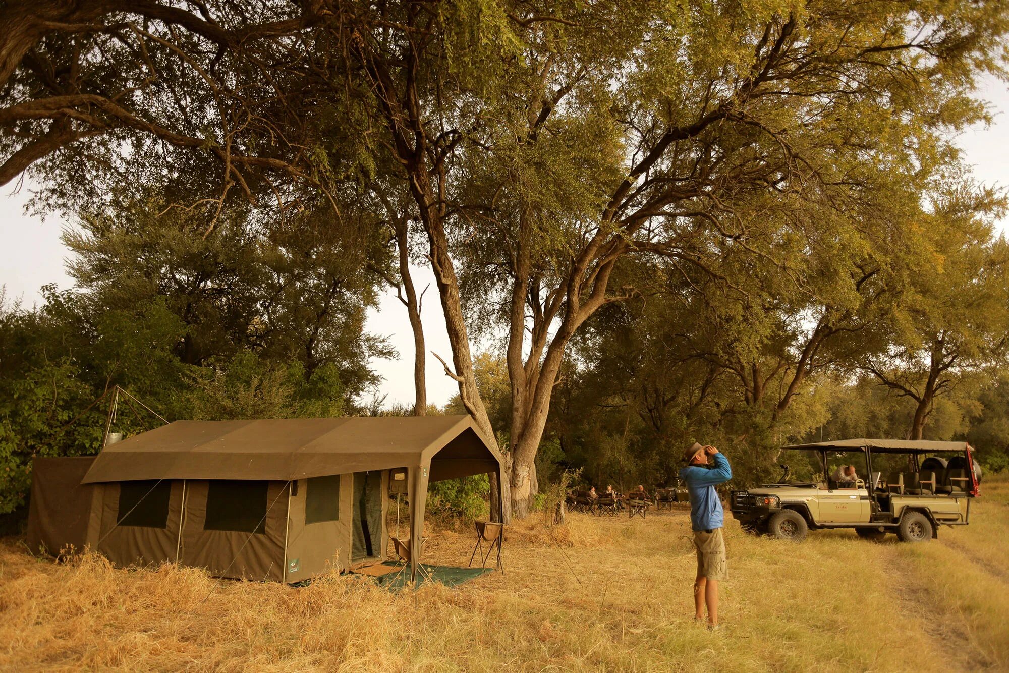 Освещение походного лагеря. Mobile camp. Туристический лагерь. Safari lodge serengeti. Мобильный кемпинг.