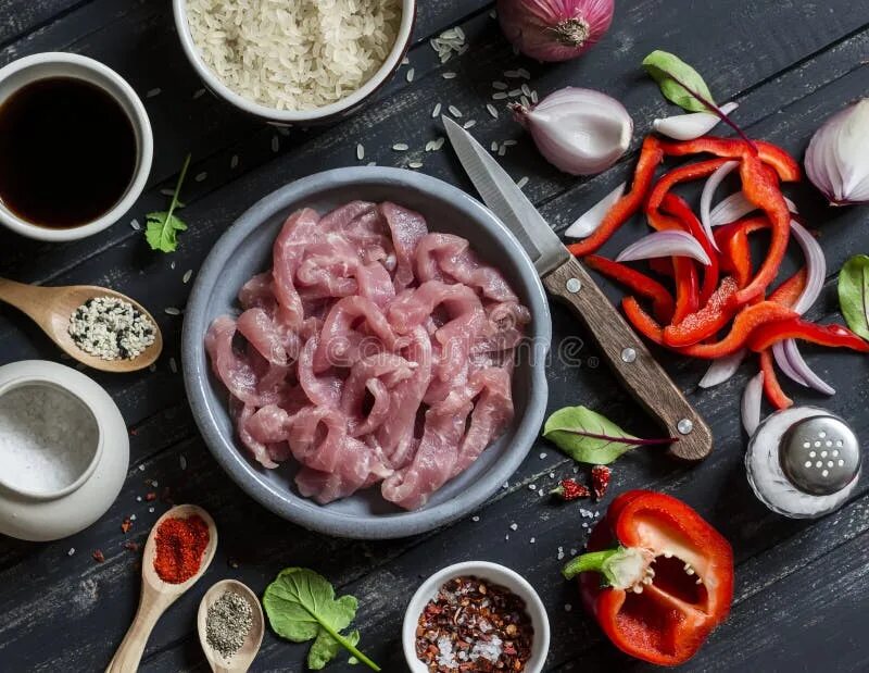 Сырое мясо с овощами. Сырое мясо с овощами