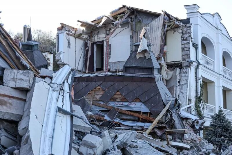 обстрел одессы. дом профсоюзов в одессе сейчас. обстрел одессы. разрушенное здание. одесса попадание ракеты в дом в одессе.