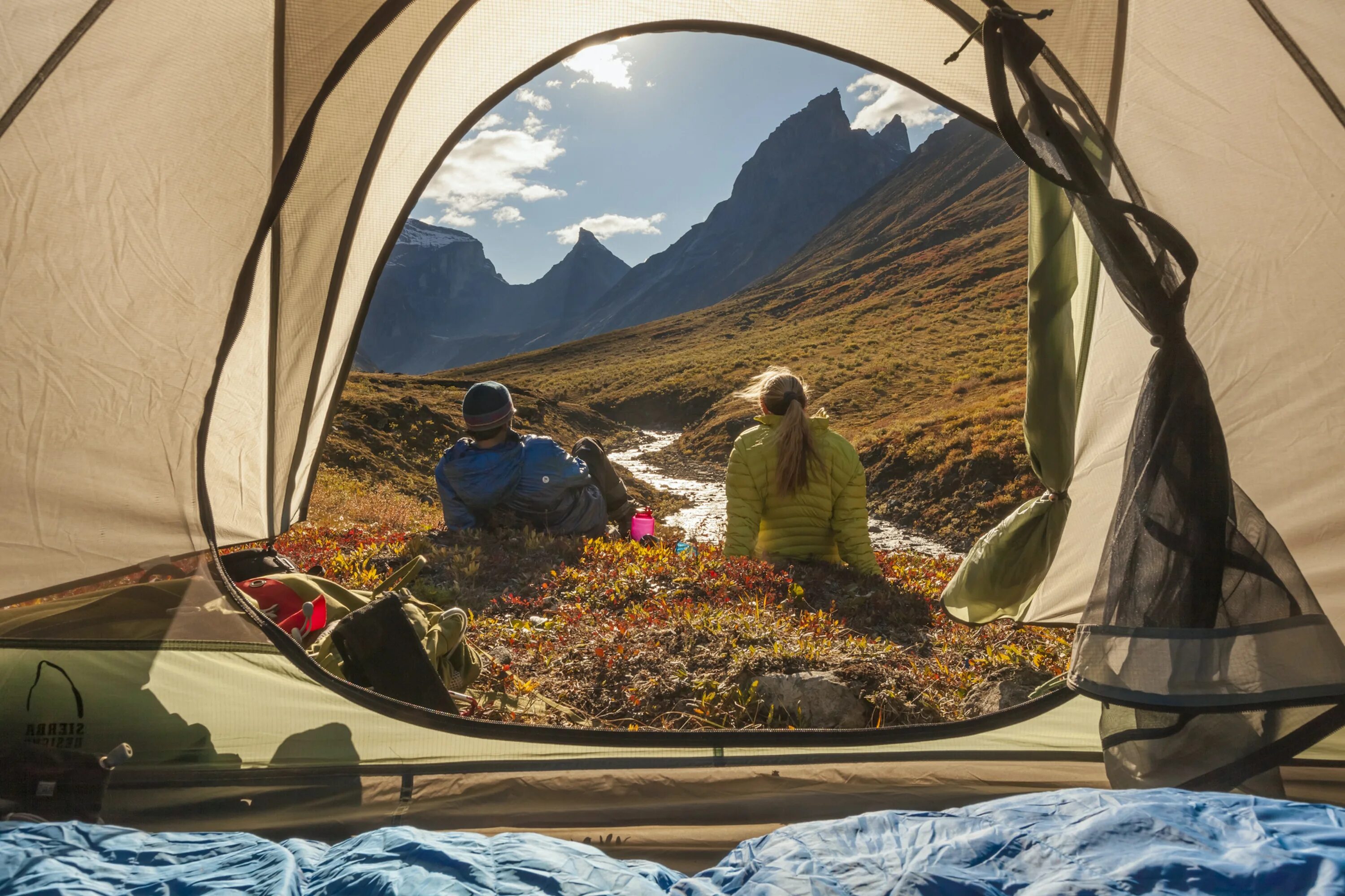 Travel camping. Вид из палатки. Палатка в горах. Поход вид из палатки. Вид из палатки на горы.