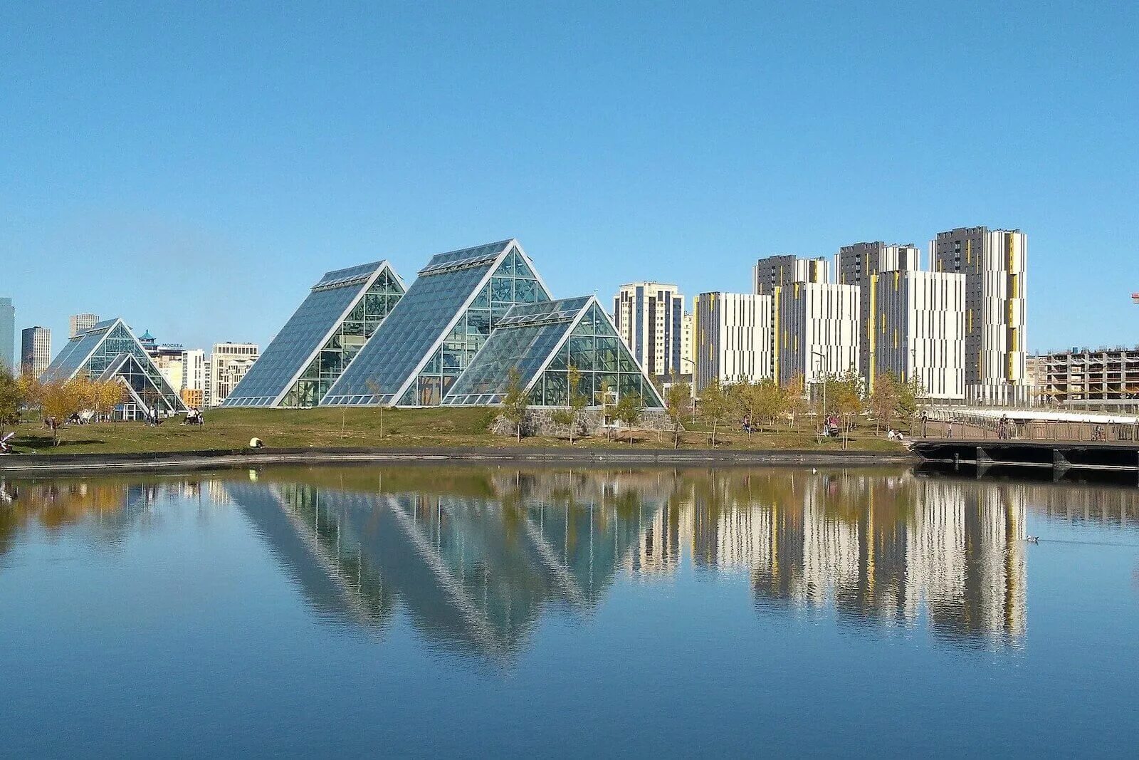 Ботанический астана. Ботанический парк Астана. Астанинский Ботанический сад фото. Астана фото города. Столица Казахстана сейчас.