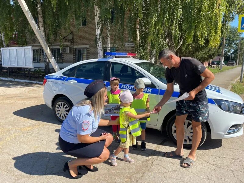 1 новости самары. Дорожный полицейский. Фотографии по безопасности дорожного движения. Ребенок за рулем. Специалист безопасности дорожного движения.