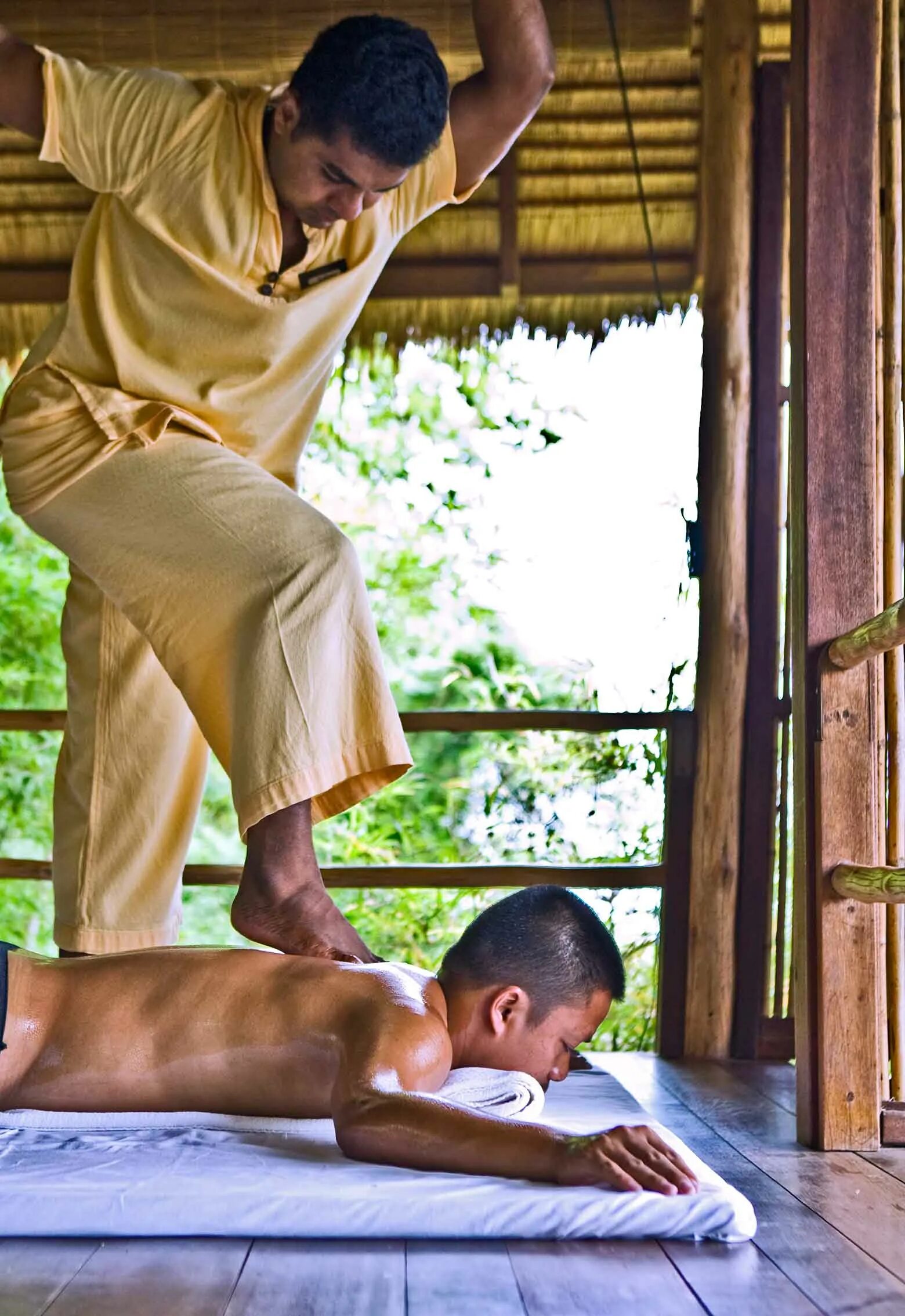 Грубый массаж. Массаж для мужчин. Массаж мужской спины. Грубый массаж. Дао массаж.