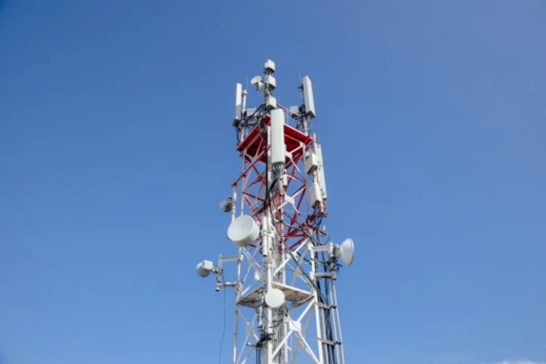 Вышка мобильной связи. Мачта вышка 5g. Вышка ретранслятор сотовой связи. Мачта сотовой связи 5g. Базовая станция сотовой связи huawei.