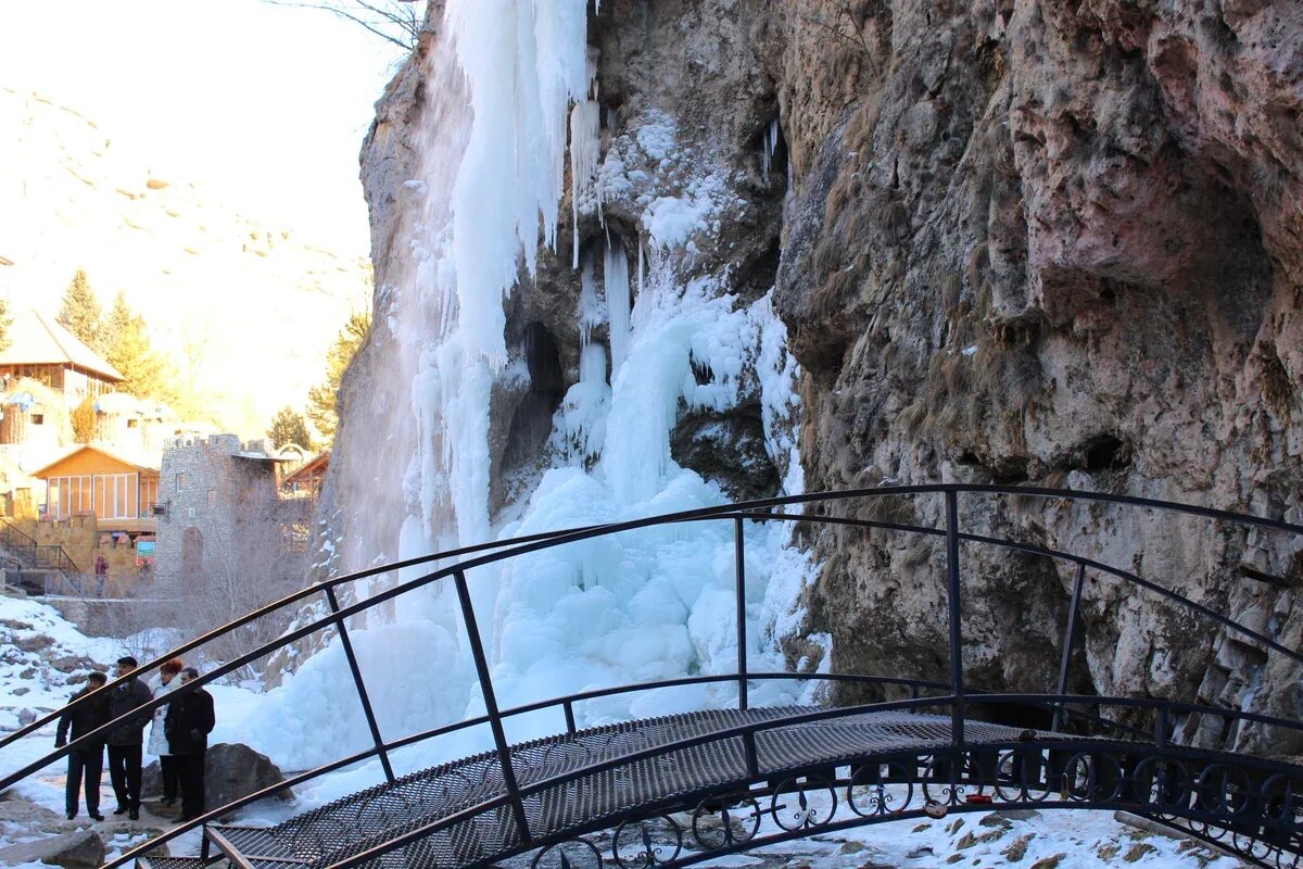 кисловодский курортный парк зимой. отдых в кисловодске в январе. мгст даиский каприз кисловодск зима. курортный парк кисловодск зимой. кисловодск парк зима.