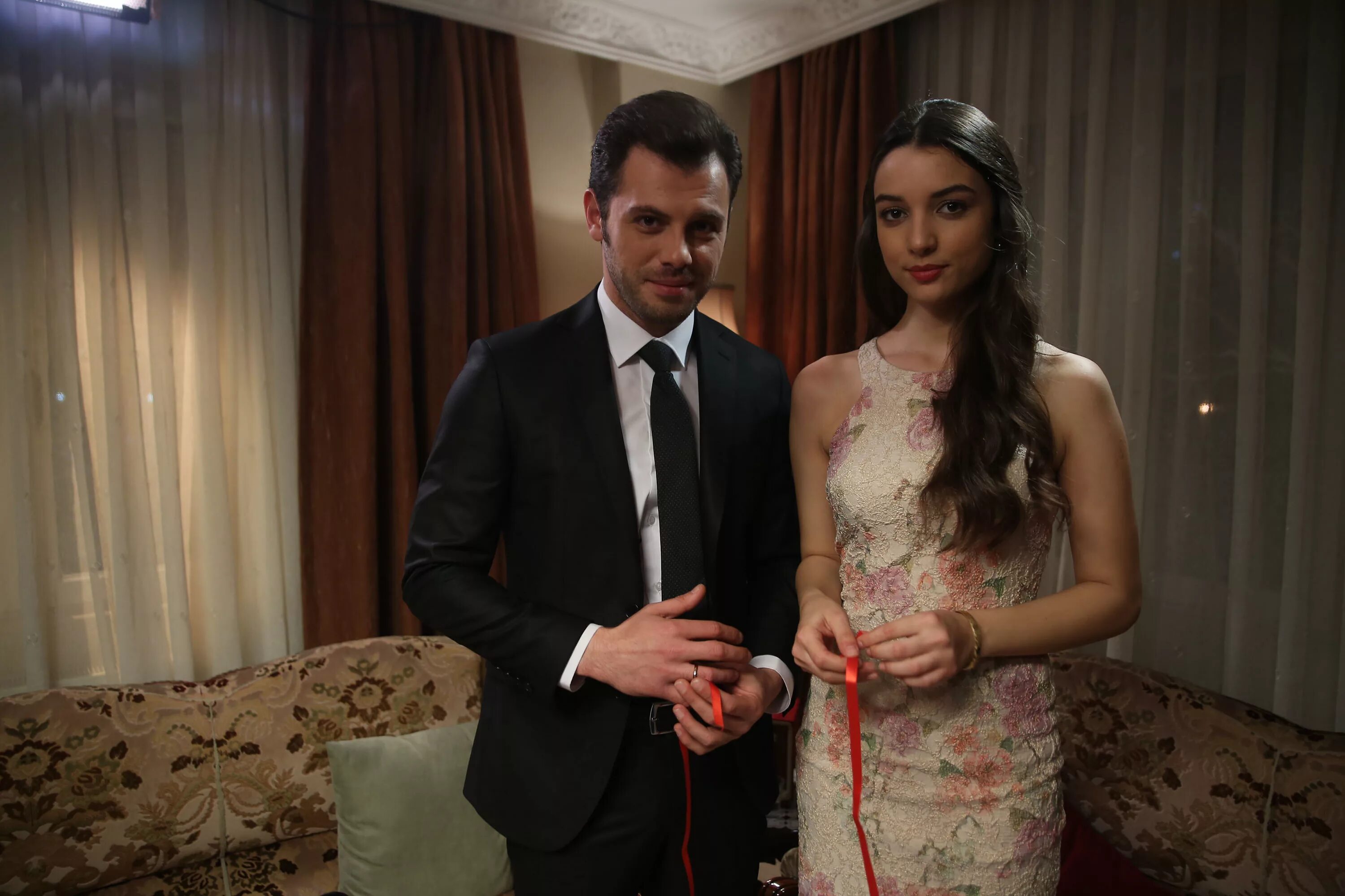 жизнь полна чудес 2015. жизнь полна чудес (2015) сериал. жизнь полна чудес 2015. жизнь полна чудес турецкий сериал с русской озвучкой. йигит дикмен.