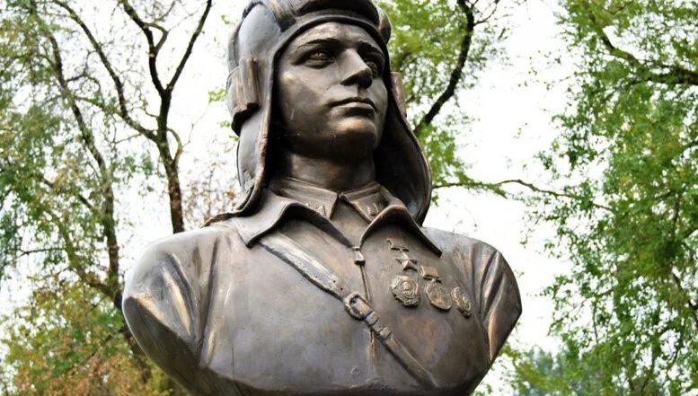ТАНКИСТ, НЕ ДОЖИВШИЙ ДО ПОБЕДЫ Семен Васильевич Хохряков родился 18 (31) декабря