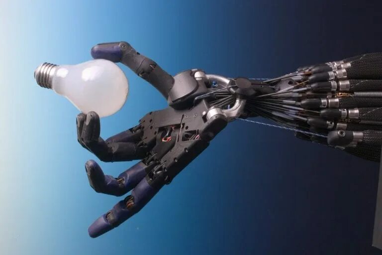 Искусственная рука. Бионические протезы. Ручные технологии. Кибернетические машины.
