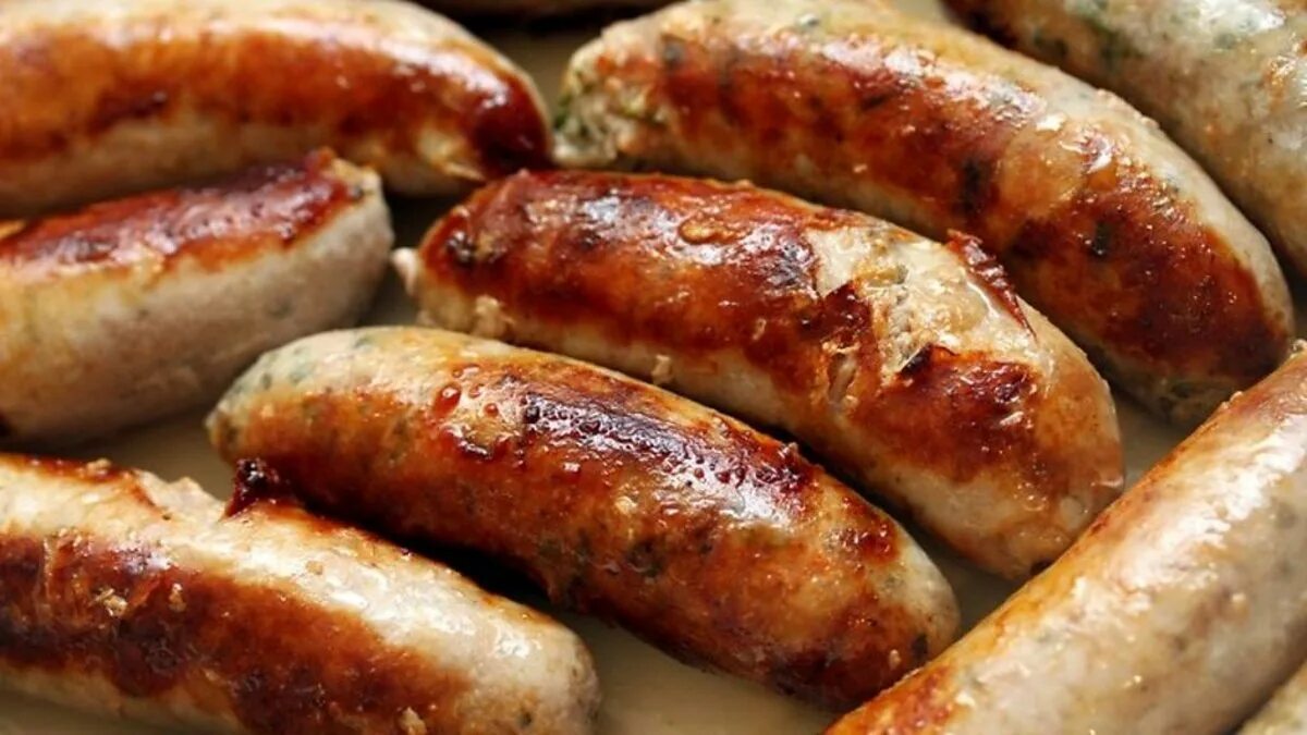 Сколько жарить купаты на сковороде свиные. Мегрельские купаты. купаты бараньи. купаты в духовке. купаты на сковороде.