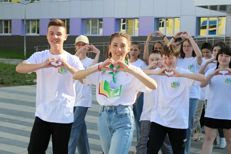 Памятник ахмету байтурсынова костанай. Талантливая молодежь фото детей. Талантливые подростки. Эткер лагерь или центр одаренных детей. Проект сириус в сочи.