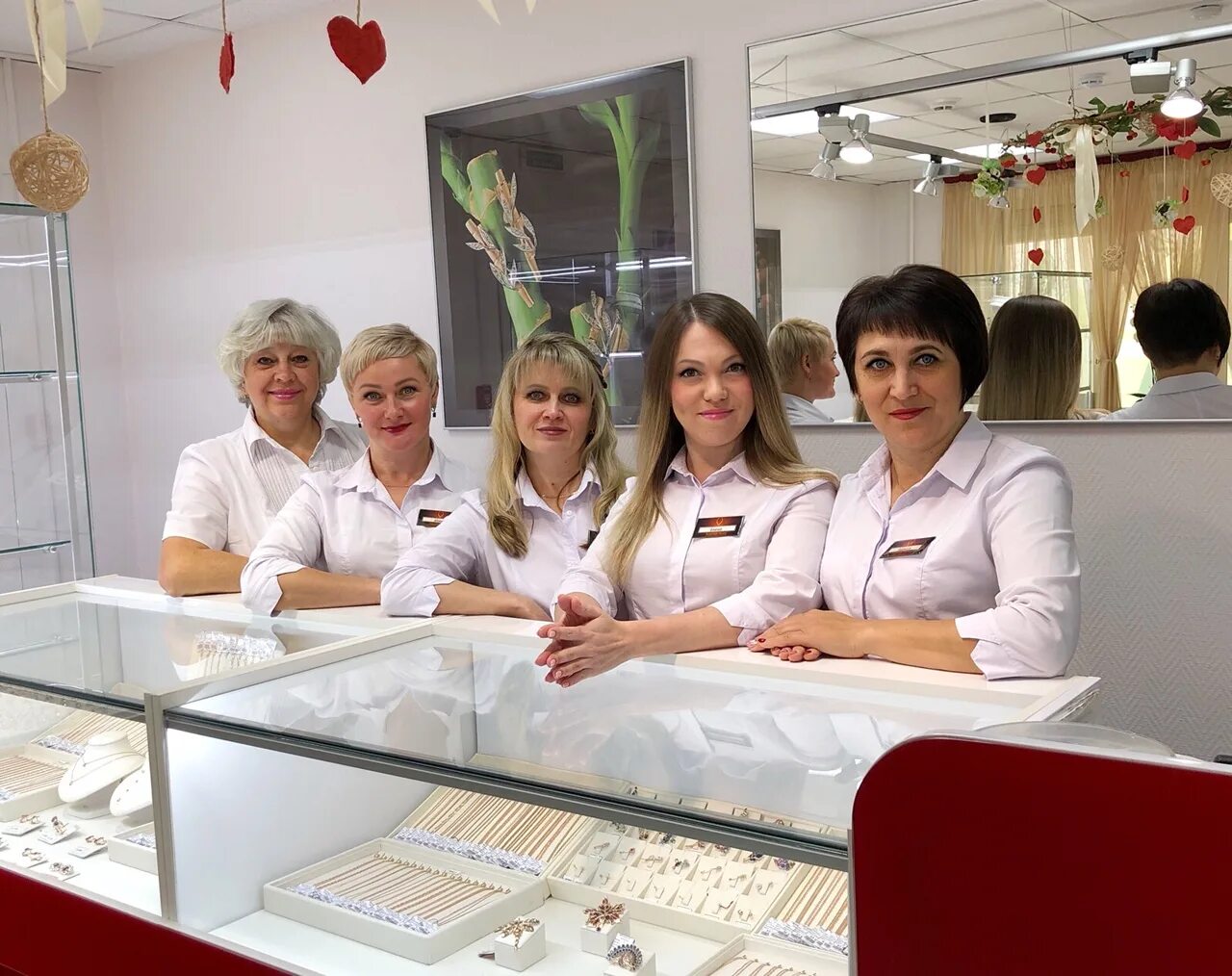 Ревда ювелирный. Ревда золотые магазины. Ревда золотые магазины. Магазины ревда. Золотой телец ювелирный магазин.