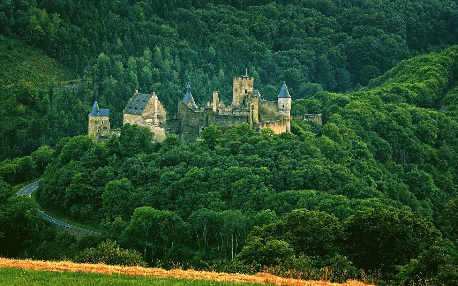 Швейцария люксембург. Люксембург природа Люксембург. Арденны (горы). Гора Бургплац Люксембург. Арденны горы в Люксембурге.
