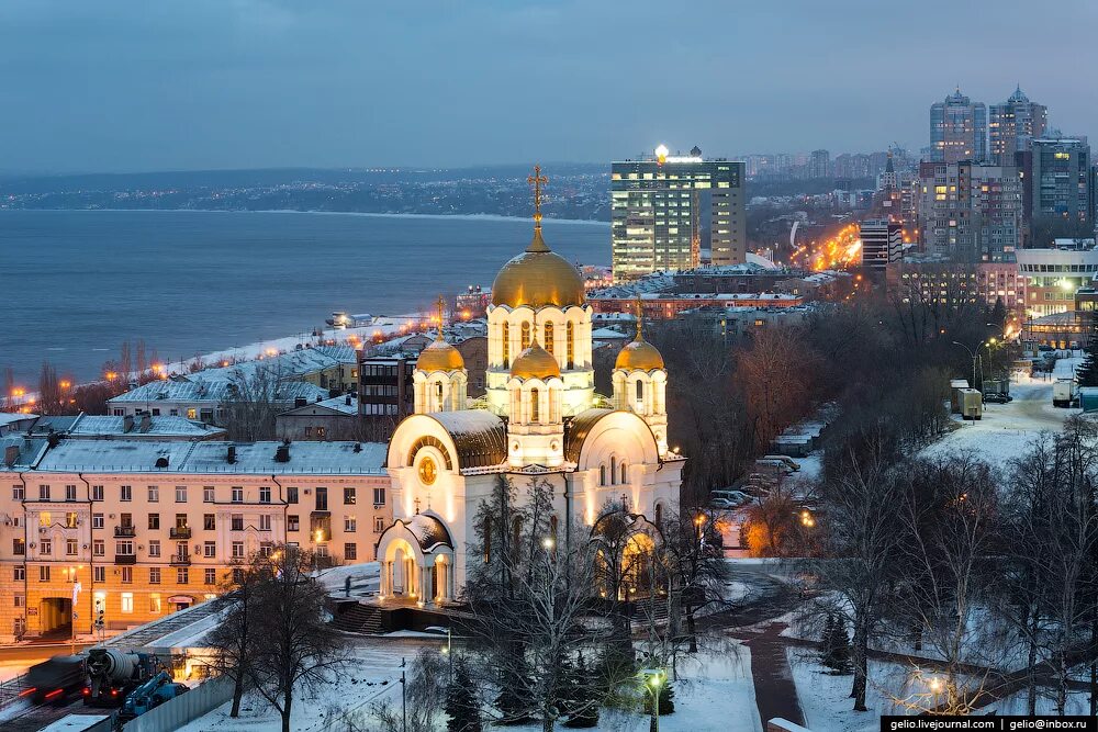 Г. Самара. Города России Самара. Храм на площади славы в Самаре зимой. Площадь славы и храм Георгия Победоносца.