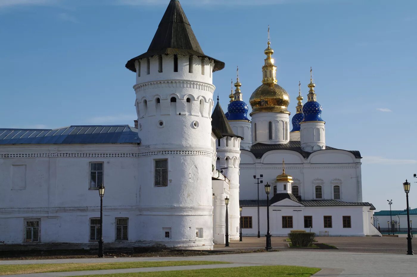 Тобольский кремль где. Город Тобольск Тобольский Кремль. Архиерейский двор Тобольского Кремля. Белокаменный Тобольский Кремль. Тобольский второй Тобольский Кремль.