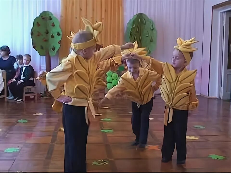 Танец с колосьями в детском. Танец с колосьями. Костюм колоска. Танец с колосьями в детском саду видео. Танец с колосками в детском саду на осенний праздник.