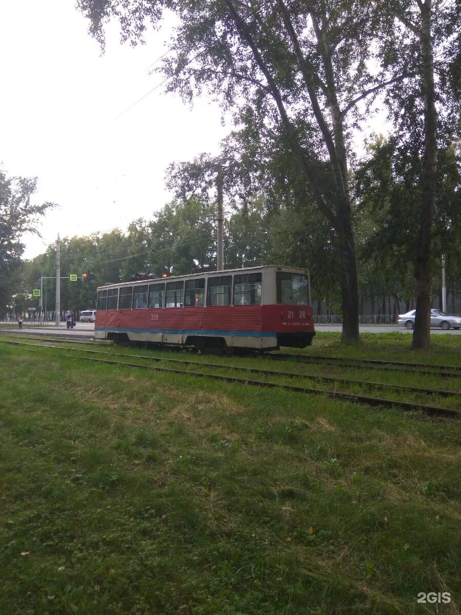 Движение трамваев 18. Трамвай Новосибирск 2053. Трамвай 18 Новосибирск. 18 Трамвай зеленый Новосибирск. Трамвай 18 Новосибирск маршрут.