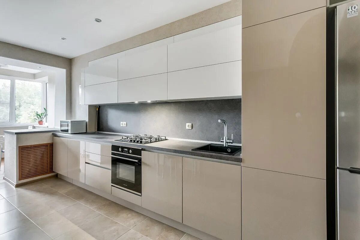 Современные кухни со стеклянными фасадами. Castagna cucine кухни. Белая кухня неоклассика фрезеровка. Кухни мебельной фабрики бобр. Кухня со стеклянными фасадами.