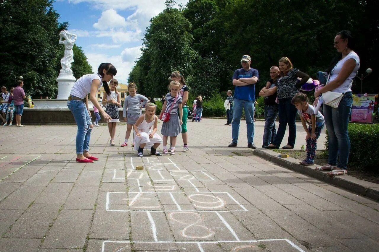 Во что поиграть 3 людям на улице